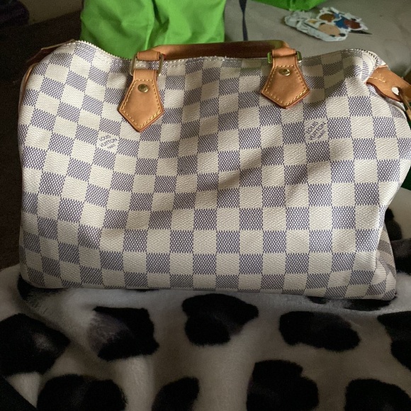 Beautiful Louis Vuitton Speedy 30 Handbag. - Picture 7 of 16